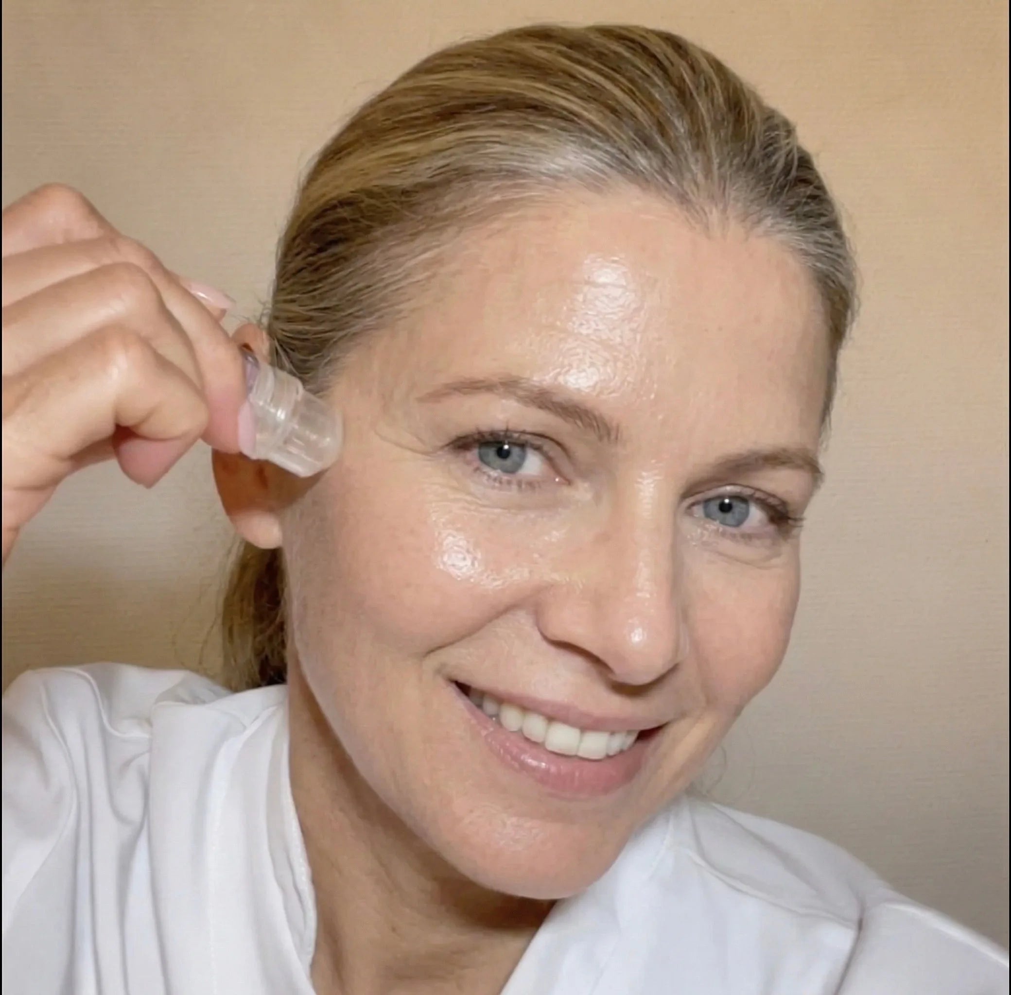 4 Gründe, warum VITARA dein neues Essential für sichtbar glattere Haut ist.